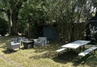 Super Clean, Snug 2Br: Convenient to Geneva College, Fire Pit & Big TV - Homestays