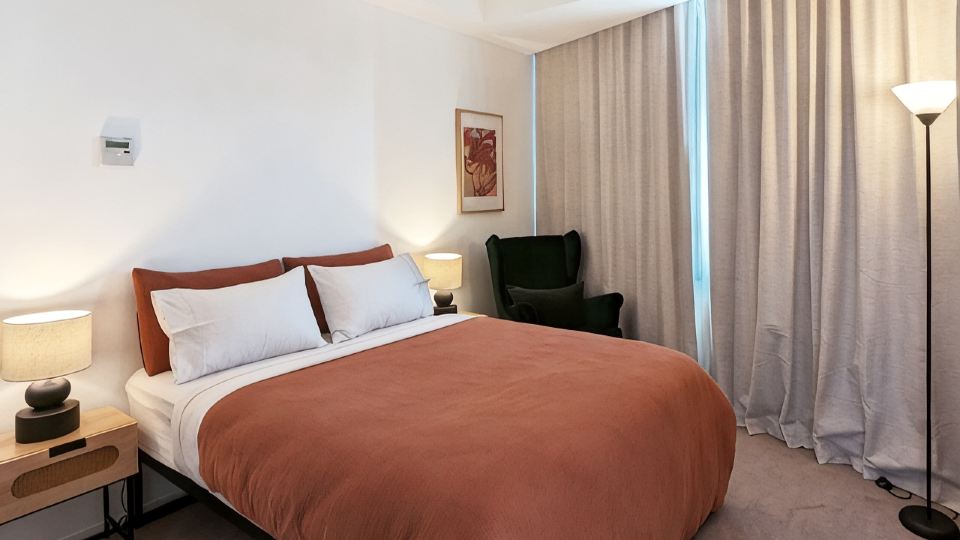 2BR Apt at Haymarket /Chinatown (Free Parking*)