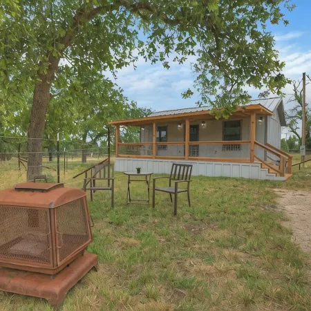 Cates Cottage in the Hill Country 8 Mins to Fred!