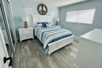 Sunshine, Sunsets and Sand - Just 3 minutes away! - Bungalows