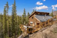 Cabin in the Woods! Pet Friendly, Private Outdoor Hot Tub, Gas Grill, Secluded