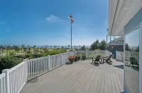 Oceanview home walking distance to beach, pier & short drive to downtown Ventura