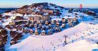 Hotham Central Ski Out Studio w/ pool, spa & sauna