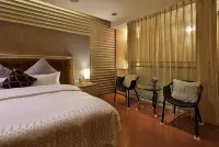 Wei Fengqing Motel (Tainan) Отели в г. 