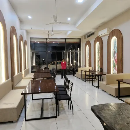 Hotel Prakhyat