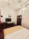 Red Inn Court - Losmen