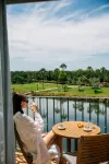 โดมส์ เลค อัลการ์เว, ออโตกราฟ คอลเลคชั่น - วิว