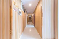 Zhihe E-sports Hotel (Yancheng Golden Eagle Shopping Center Julong Lake Store)