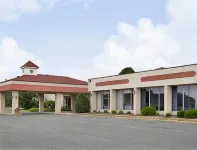 Days Inn by Wyndham Easton - parking