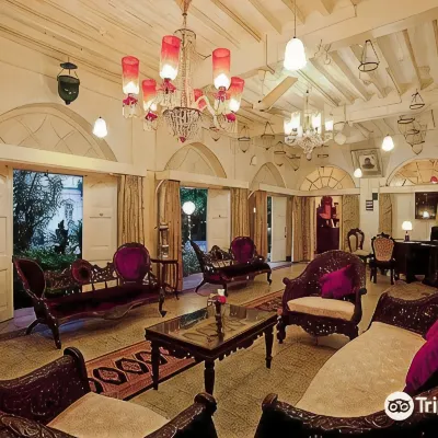 Justa Luxe Diwan's Bungalow Ahmedabad Отели рядом с достопримечательностью «Мечеть Сиди-Сайид»