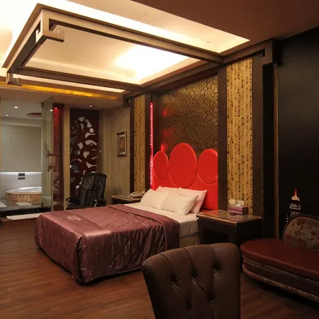 Romantic Code Art Motel
