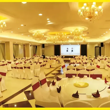 Dazhou Huazhou Hotel (City Center Plaza Dayi Middle School)
