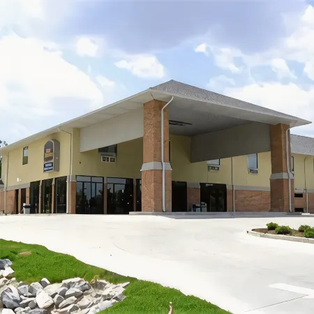 Best Western Plus Two Rivers Hotel Suites Отели в г. Демополис