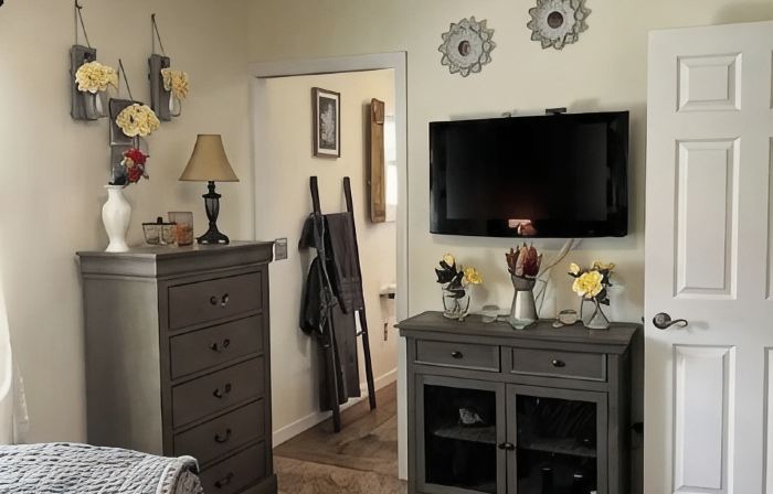 Cheerful 3 bedroom home close to everything!