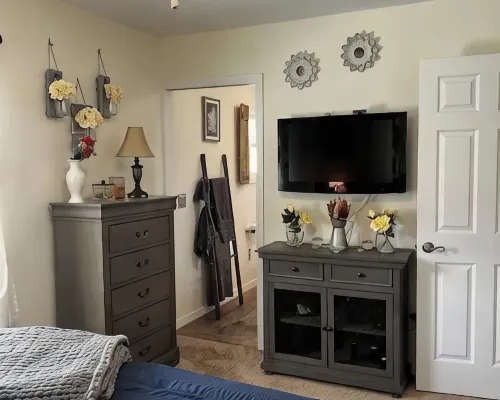 Cheerful 3 bedroom home close to everything! Hotels in Halfmoon