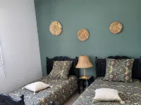 Family home in Fouras - enclosed garden near beach and market Hotels in Fouras