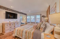 Mary's Patio. 4 bedroom condo w/ 3 living areas and 3 decks in beautiful Ruidoso - 4-Star