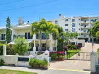 Bellevue At Trinity Beach Hotels in Trinity Beach