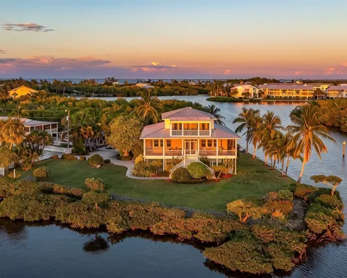 Large home on private penninsula with waterfront and views on three sides. Hotels in Bokeelia