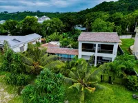 Luxury villa on the beach! Hotels in 