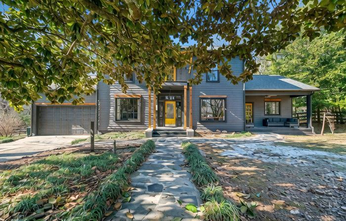 Historic 6 Bedroom Luxury Home Walking Distance to Downtown Jasper!