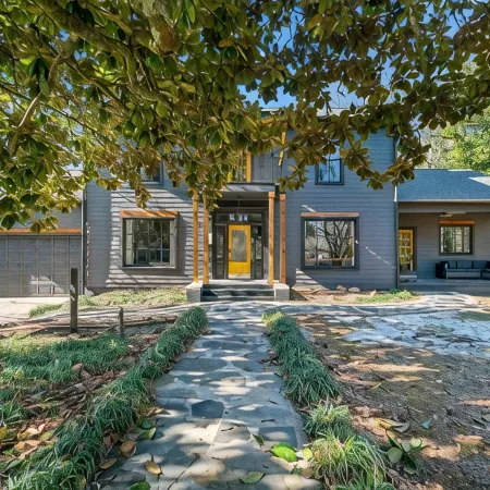 Historic 6 Bedroom Luxury Home Walking Distance to Downtown Jasper!