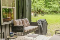 Nature’s Nest Hot Tub • Fire Pit • Deck Views • Near Old Man’s Cave