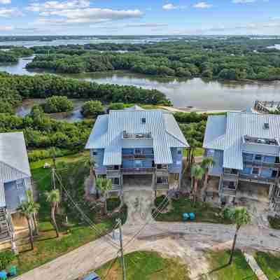 The Crane's Nest: Charming Waterfront Retreat Hotel Exterior