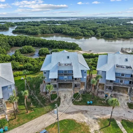 The Crane's Nest: Charming Waterfront Retreat