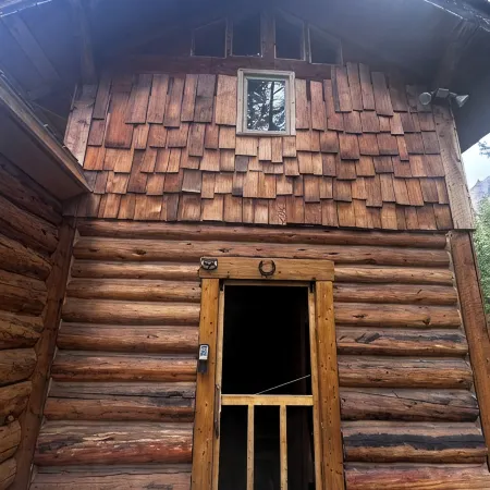Charming cabin with WiFi in Silver Gate/Cooke City
