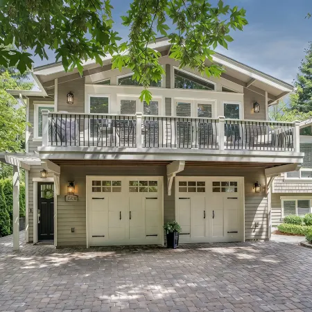 Quiet Carriage House Charmer NEW KING BED