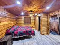 Cozy 2-bedroom, river access, near Smoke Hole, Seneca Rocks & Dolly Sods Hotels in Union
