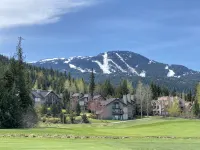 Views! Spacious 2-bed 2-bath corner townhouse, close to lifts and Village. - Jacuzzi