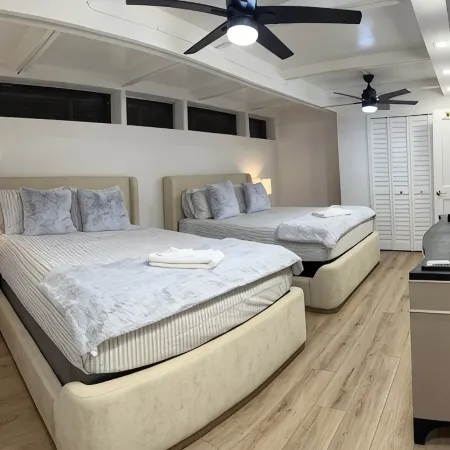 Siesta Key Cottage – Best Value! Just Cross the Street to the Gulf!
