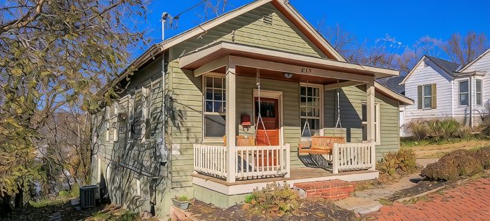 Cottage On Main- In The Heart Of Weston Hotels in Platte County