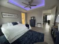 Sunset Retreat-Luxury 4Br, 4.5BA Waterfront, Boat Lift, Best Sunset on the Lake! - 4-Star