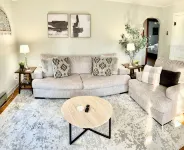 Stumble-In Guest House- Downtown Location