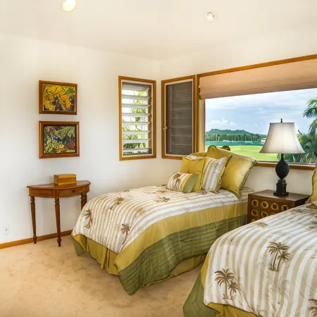 Luxury Home, A/C, Heated Pool, Gourmet Kitchen, 4BR 6 Bath, 3 Master Suites.