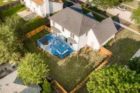 Cosmos Stays, Open Space, Jacuzzi, King Beds, Hot Tub, Serene, Spacious