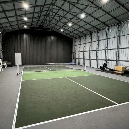 AirbnP: Luxury Pickleball Barndo, 5 mins to Choctaw, 15 mins to Lake Texoma