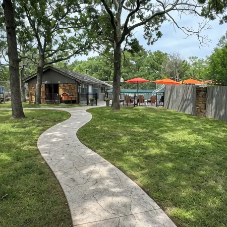 Secluded Studio-Style 1-Bed/1-Bath Poolhouse in Southern Hills/Tulsa w/ Pool