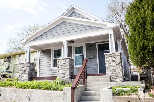 Modern Home in Historic Strawberry Hill w/ a view of Downtown KC - Pet Friendly - Homestays