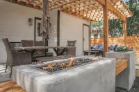 Lamar Villa-3 bed 2.5 bath with outdoor kitchen