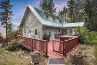 6-bed, 5-bath cabin with majestic view of Flathead Lake with AC - sleeps 20 - Chalets