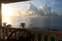 Affordable Luxury-Newly Renovated Beachfront Condo-Vacation Paradise