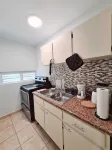Blue Paradise: Modern Apartment steps away from beach in center of Condado! - プール