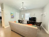 Steps Away Downtown Douthit Greenville Getaway! - Bungalows