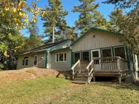 Cozy Log Home across from Phillips Lake-Four Season Fun - Chalets