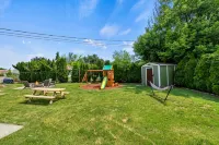 Group Getaway Retreat: Hot tub, Game Room, Cinema & Firepit - Bungalows