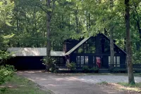 Blade Bay - Beautiful Remodeled cabin, close to everything, pet friendly!